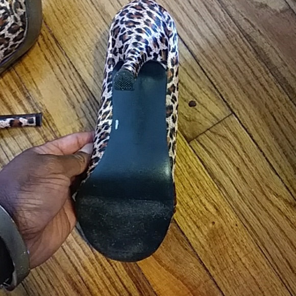 💟Pretty & Perfect Leopard Print Round toe heels - Picture 5 of 8
